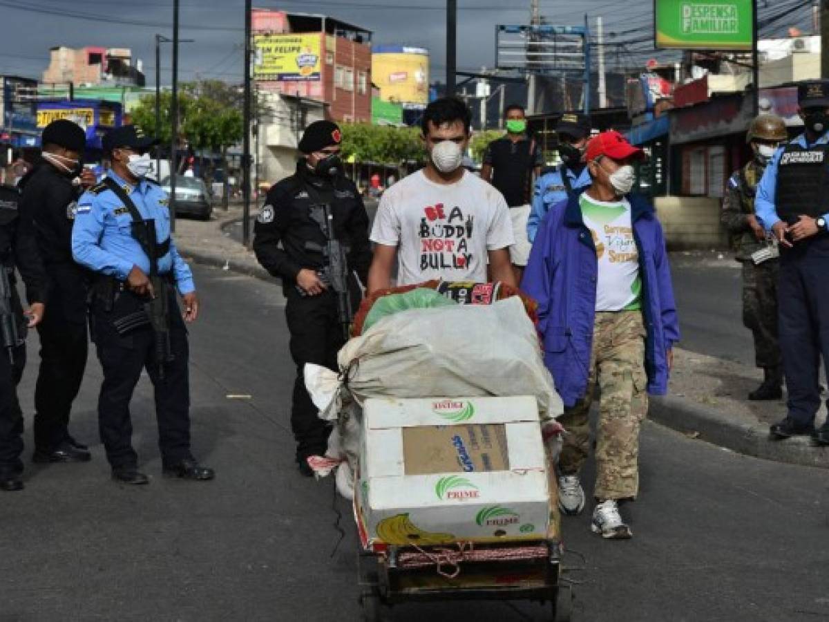 Hondureños confinados por coronavirus bloquean calles