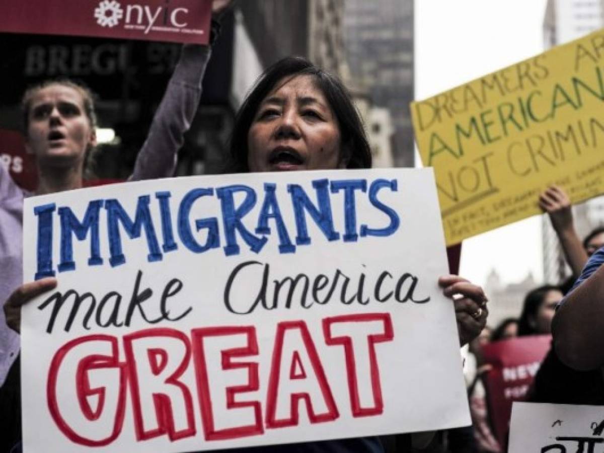 Los 'dreamers' corren para renovar documentaciones