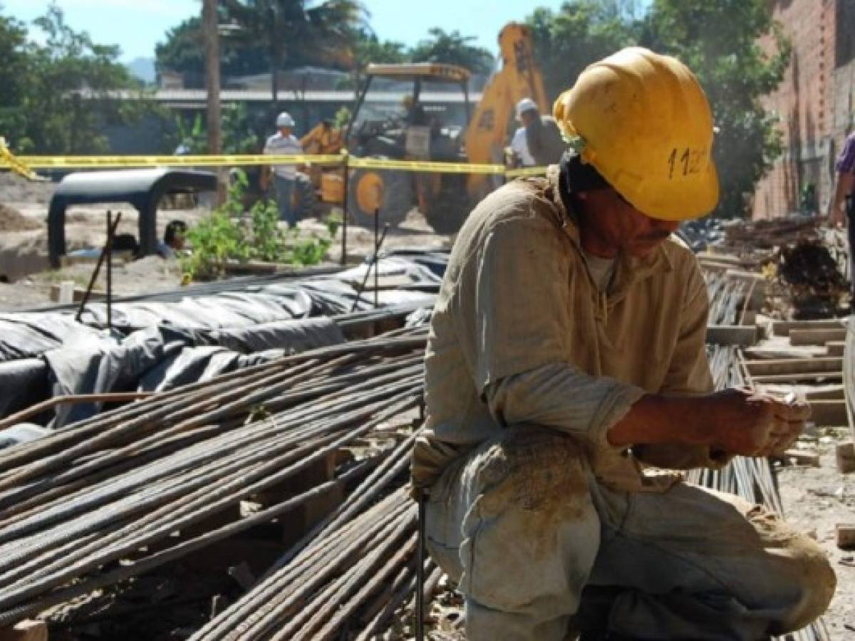 El Salvador: reforma de pensiones subiría cotización y edad de retiro