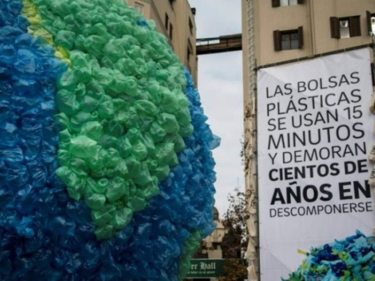 Sebastián Piñera quiere prohibir las bolsas plásticas en Chile