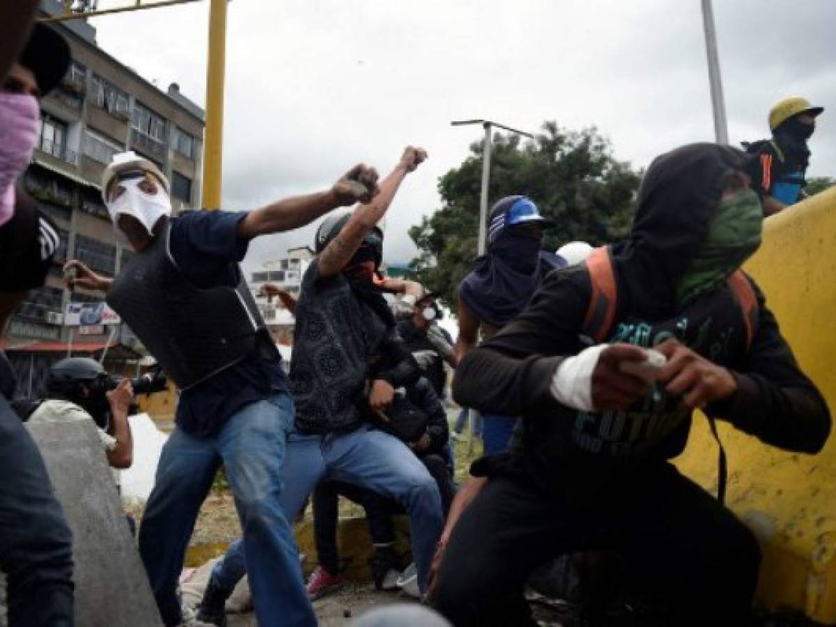 Venezuela: Crece la presión y el riesgo de gobierno paralelo
