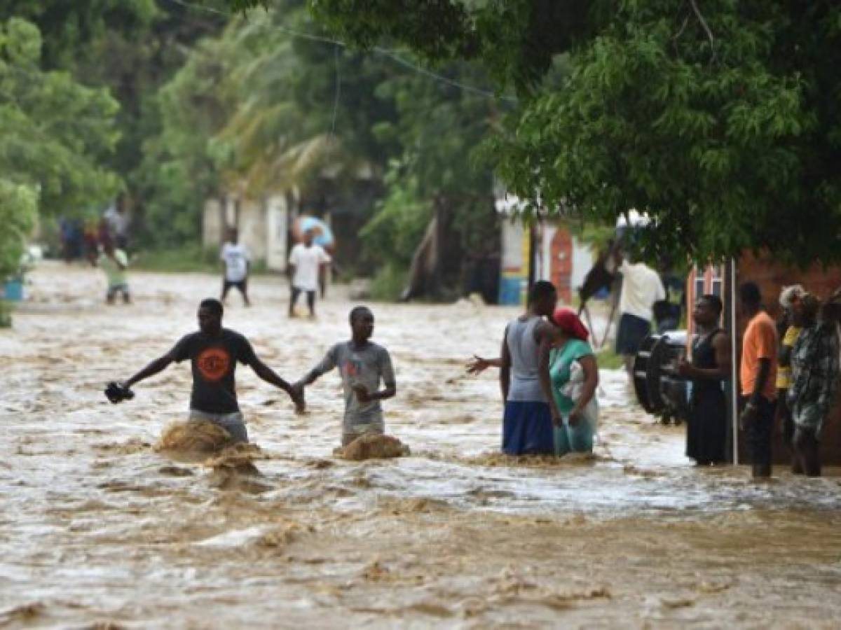 La Florida se prepara para el impacto del Huracán Matthew