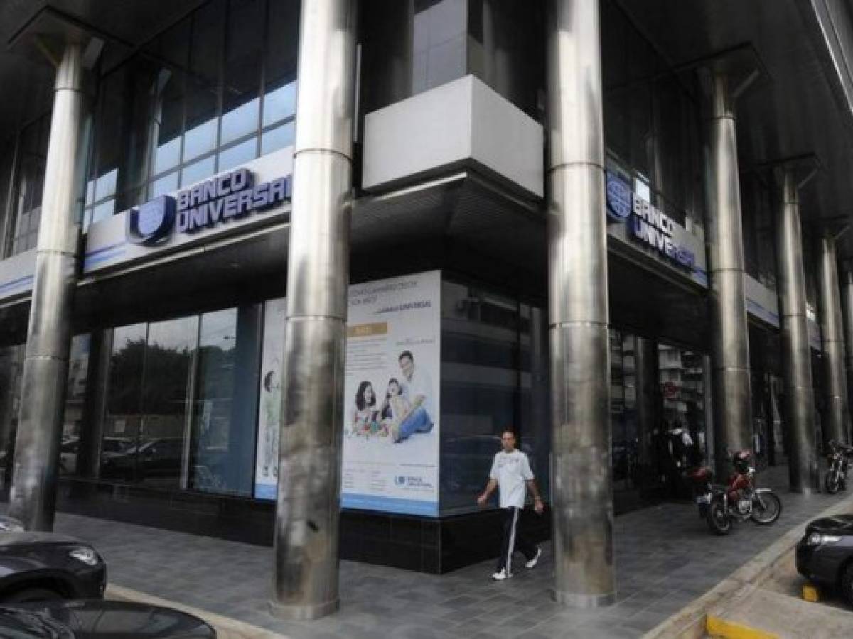 Panamá suspende operaciones del Banco Universal