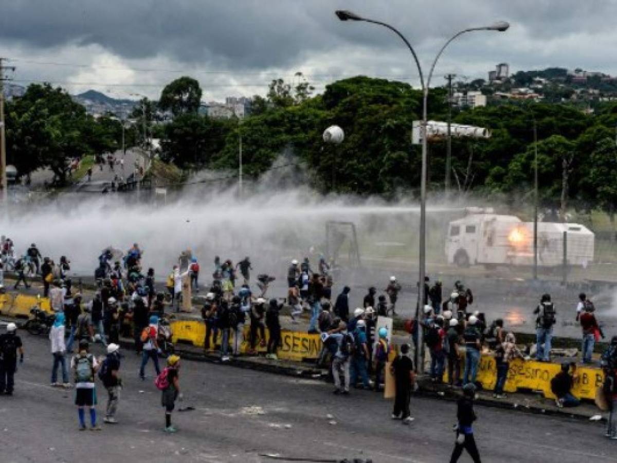 Venezuela: Megamarcha en repudio a muertes en protestas