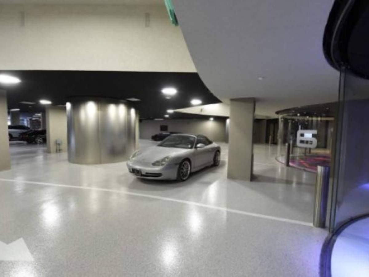¿Estacionar un Porsche en la sala? Sí, en la Porsche Design Tower en Miami