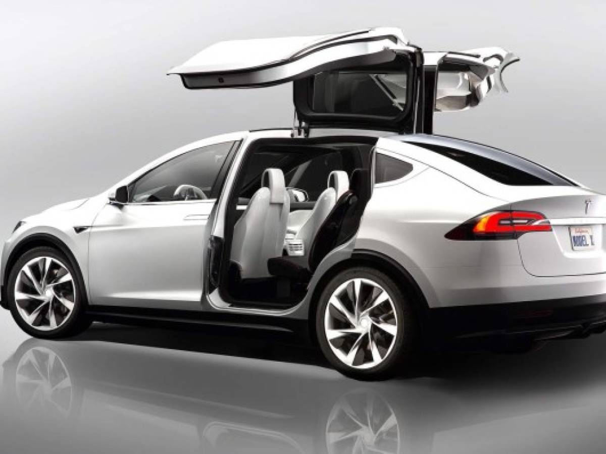 Tesla Model X: el 4x4 eléctrico con alas de halcón
