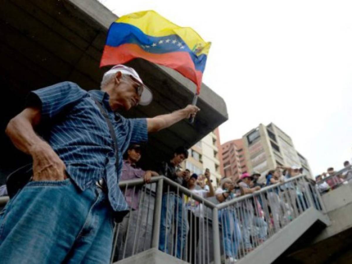Venezuela: Policía dispersa 'marcha de los abuelos' con gas pimienta