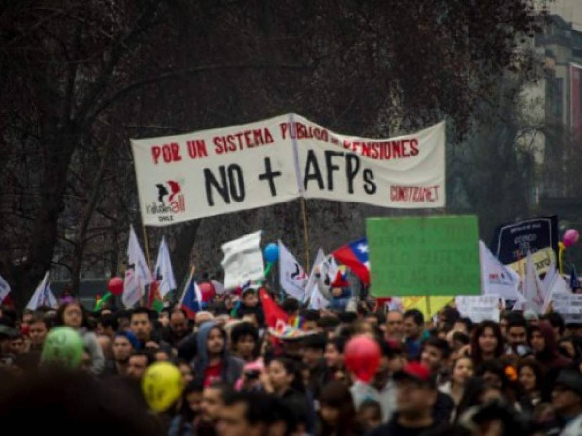 Chile: Bachelet anuncia modificaciones al cuestionado sistema de pensiones