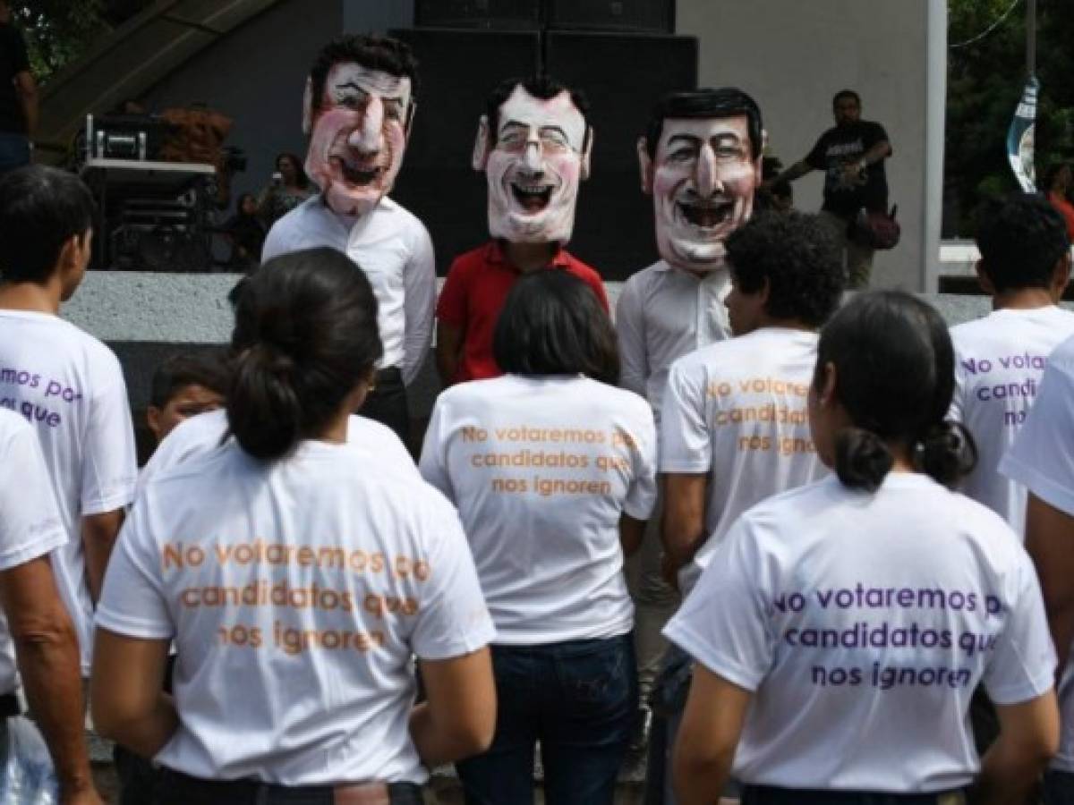 Honduras: Activistas se disfrazan de zombis para llamar al voto