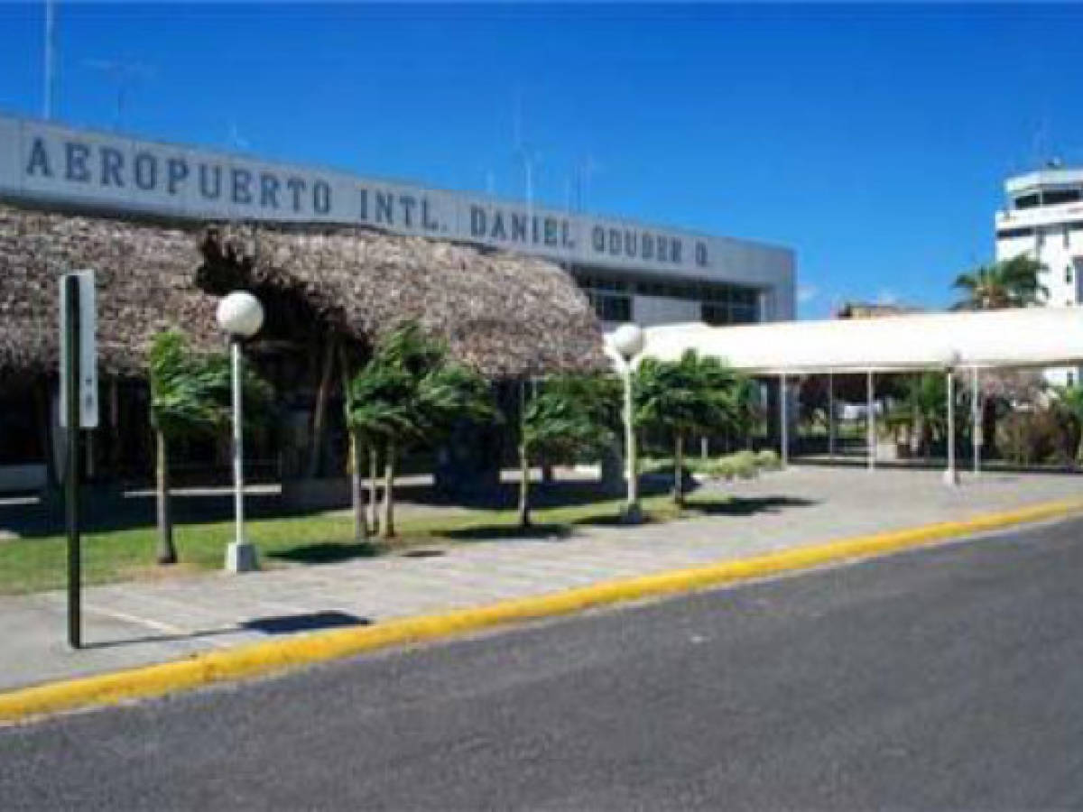 Empresarios claman por apertura de aeropuerto en Costa Rica