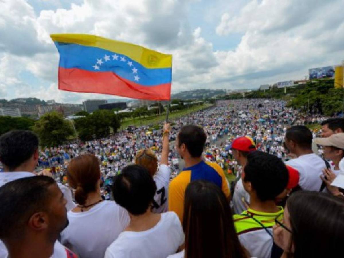 Oposición venezolana muestra su fuerza en la calle