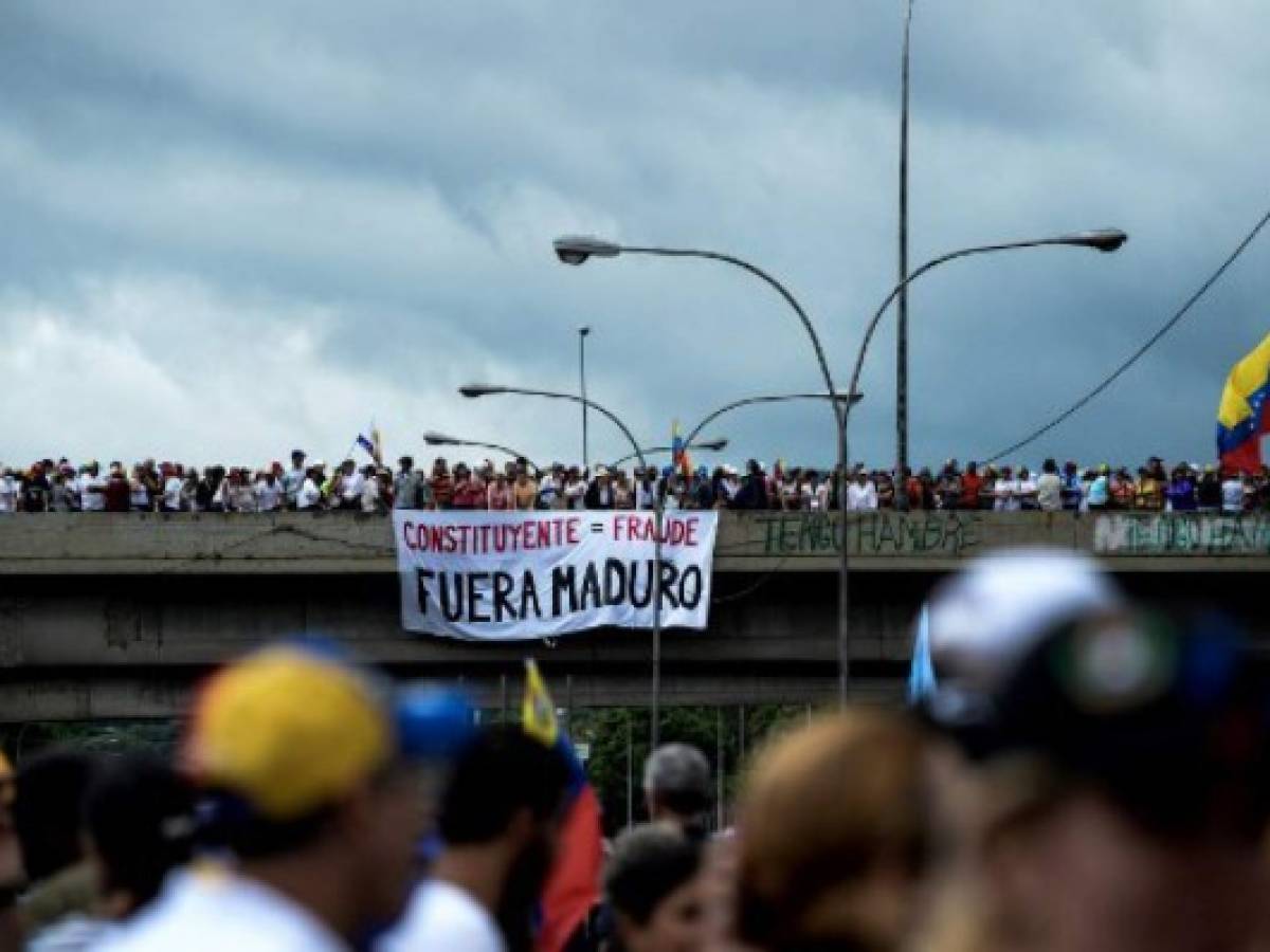 Venezuela: Megamarcha en repudio a muertes en protestas