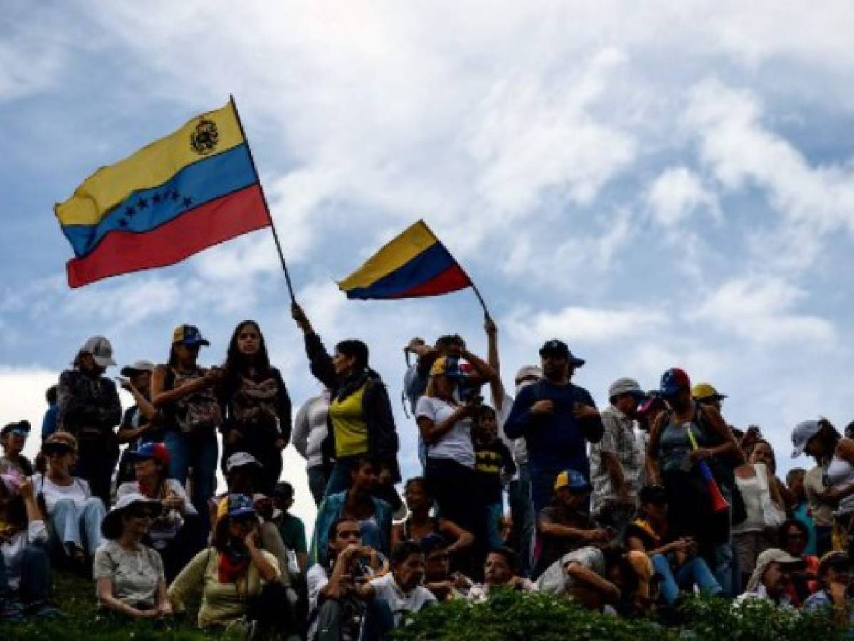 Venezuela: Megamarcha en repudio a muertes en protestas