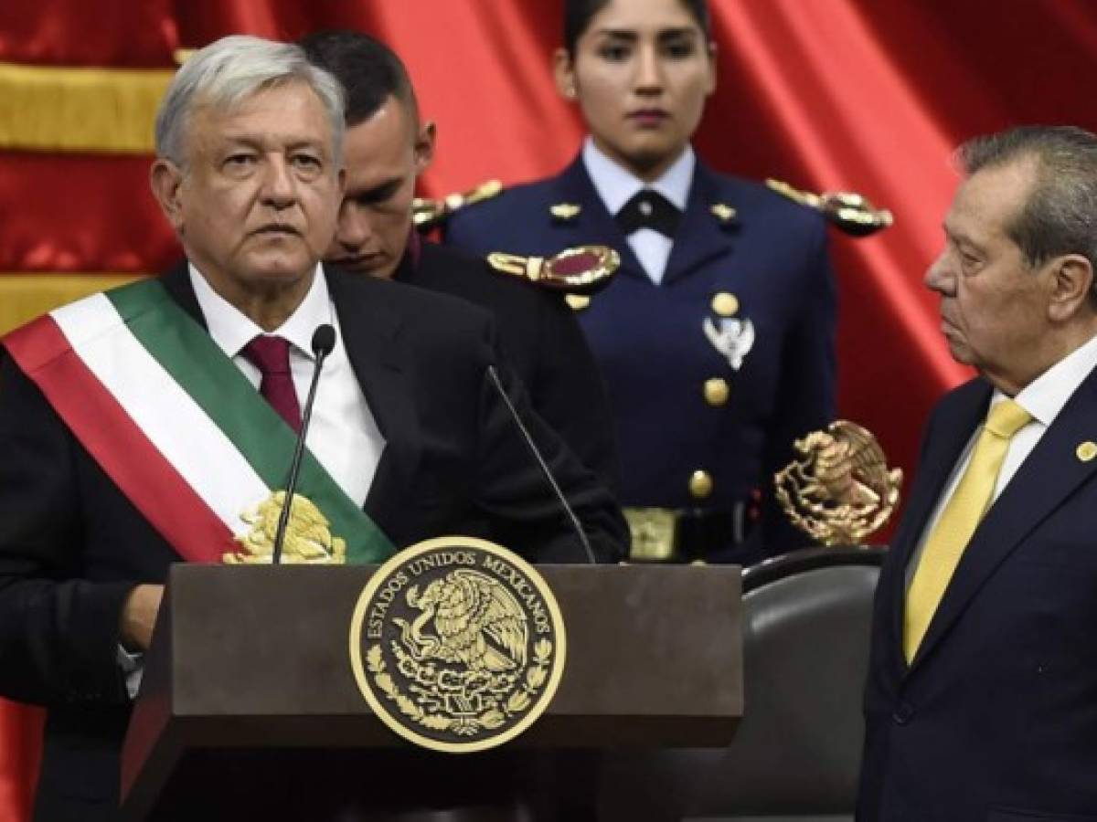 México: AMLO promete perseguir a los corruptos en su primer día como presidente