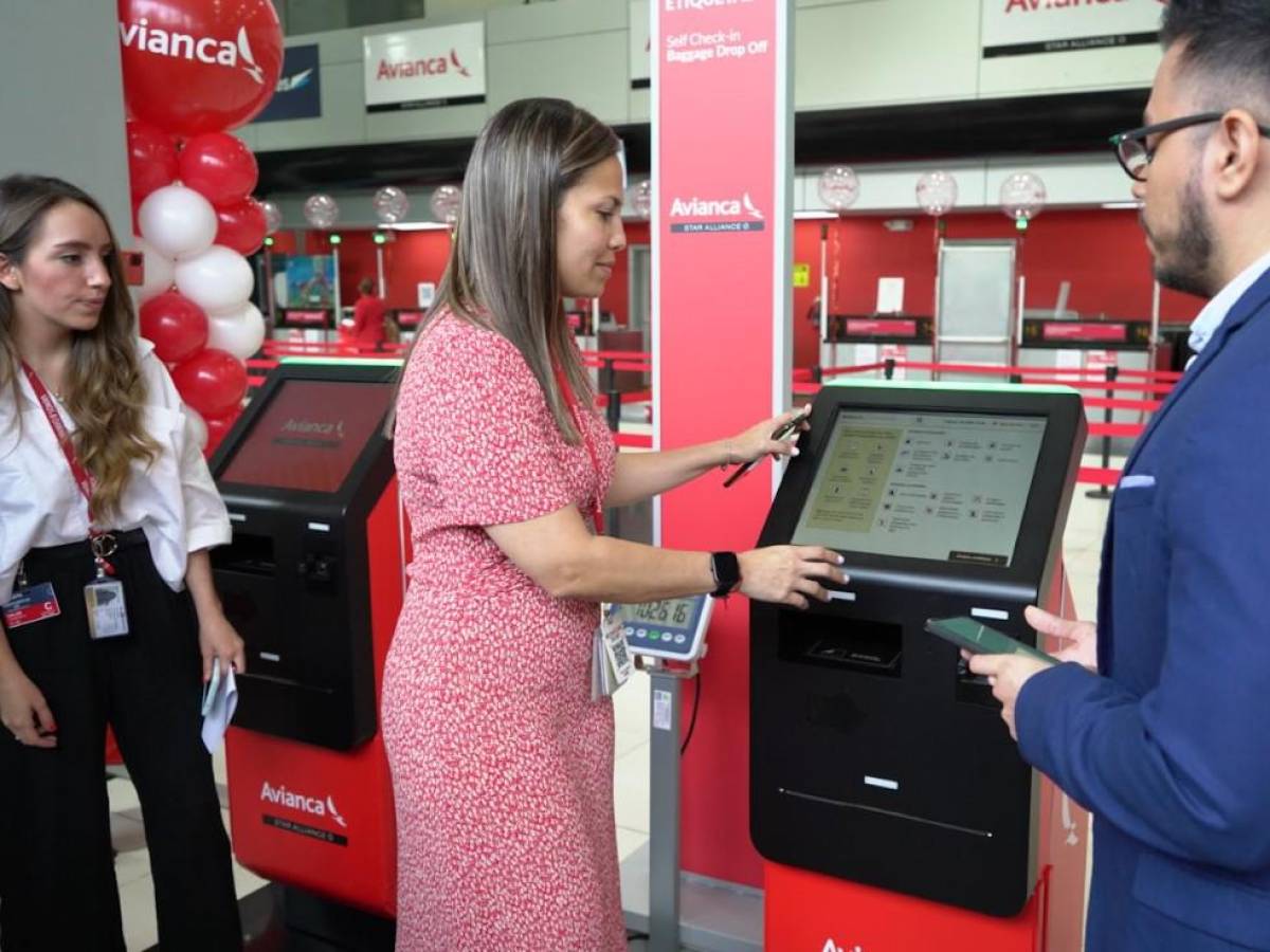 Avianca extiende su plan de autogestión del pasajero con kioscos en Aeropuerto de El Salvador