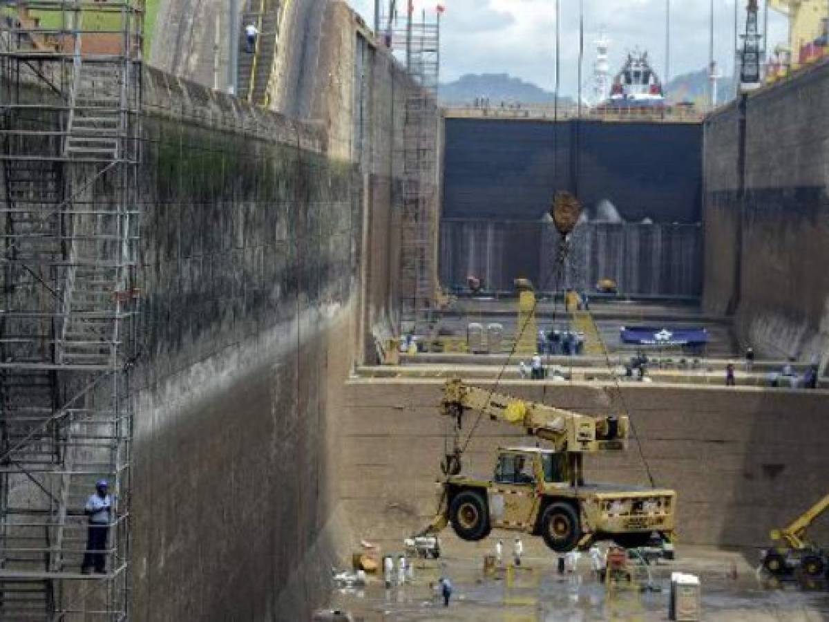 Trabajadores paralizan una obra de ampliación de Canal de Panamá