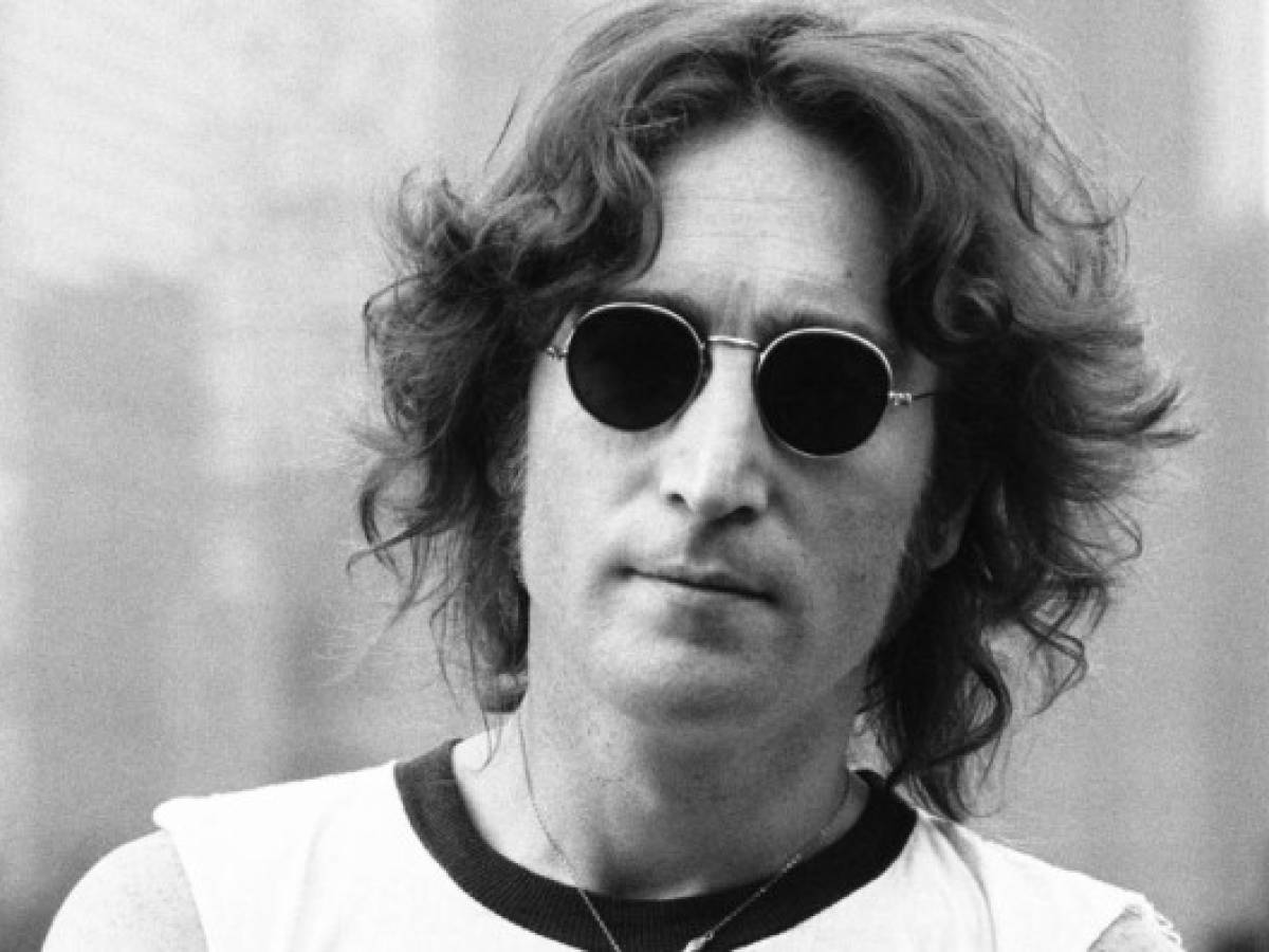 Las gafas de sol redondas de John Lennon serán subastadas