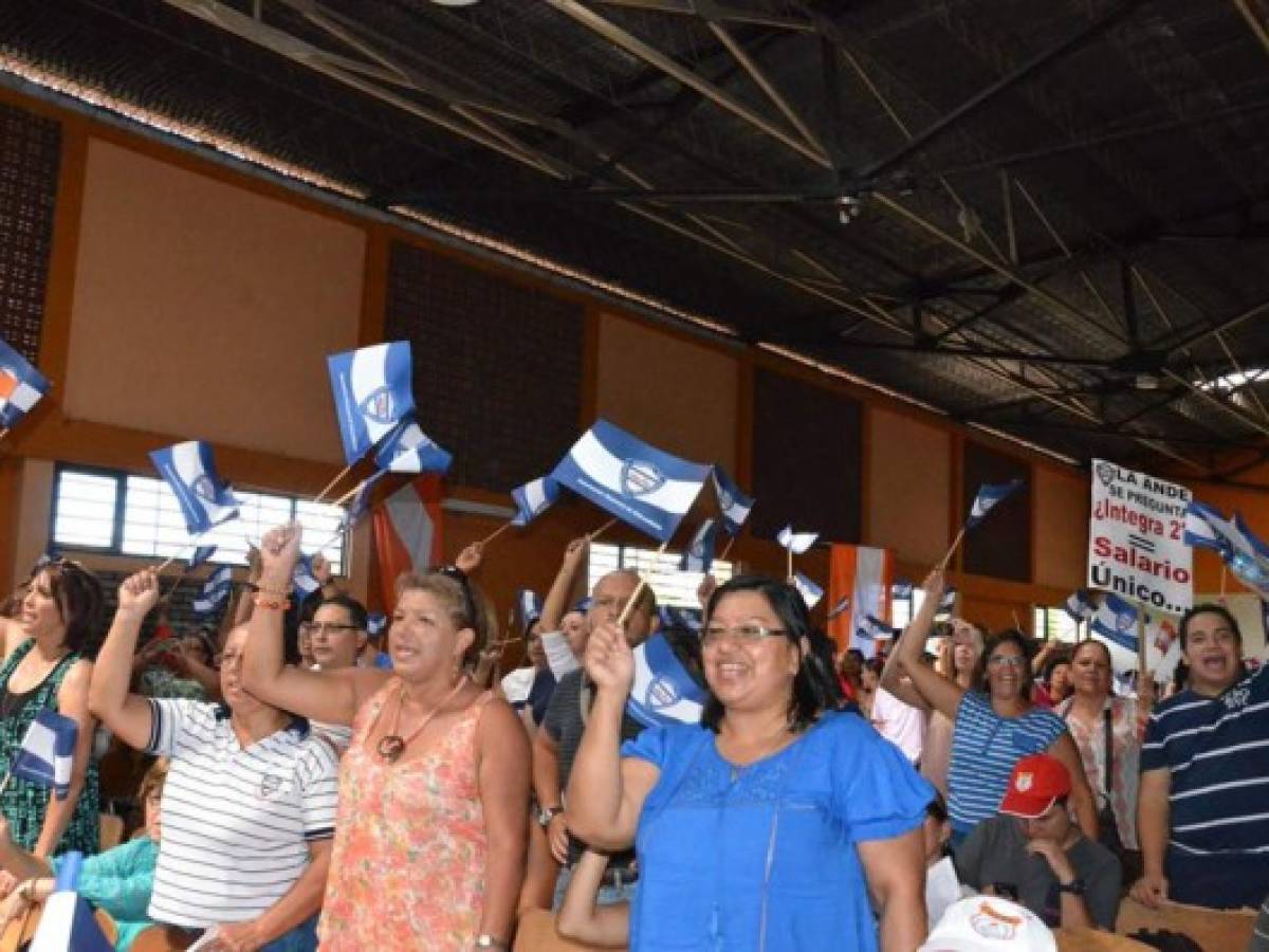 Costa Rica: educadores se mantienen en huelga