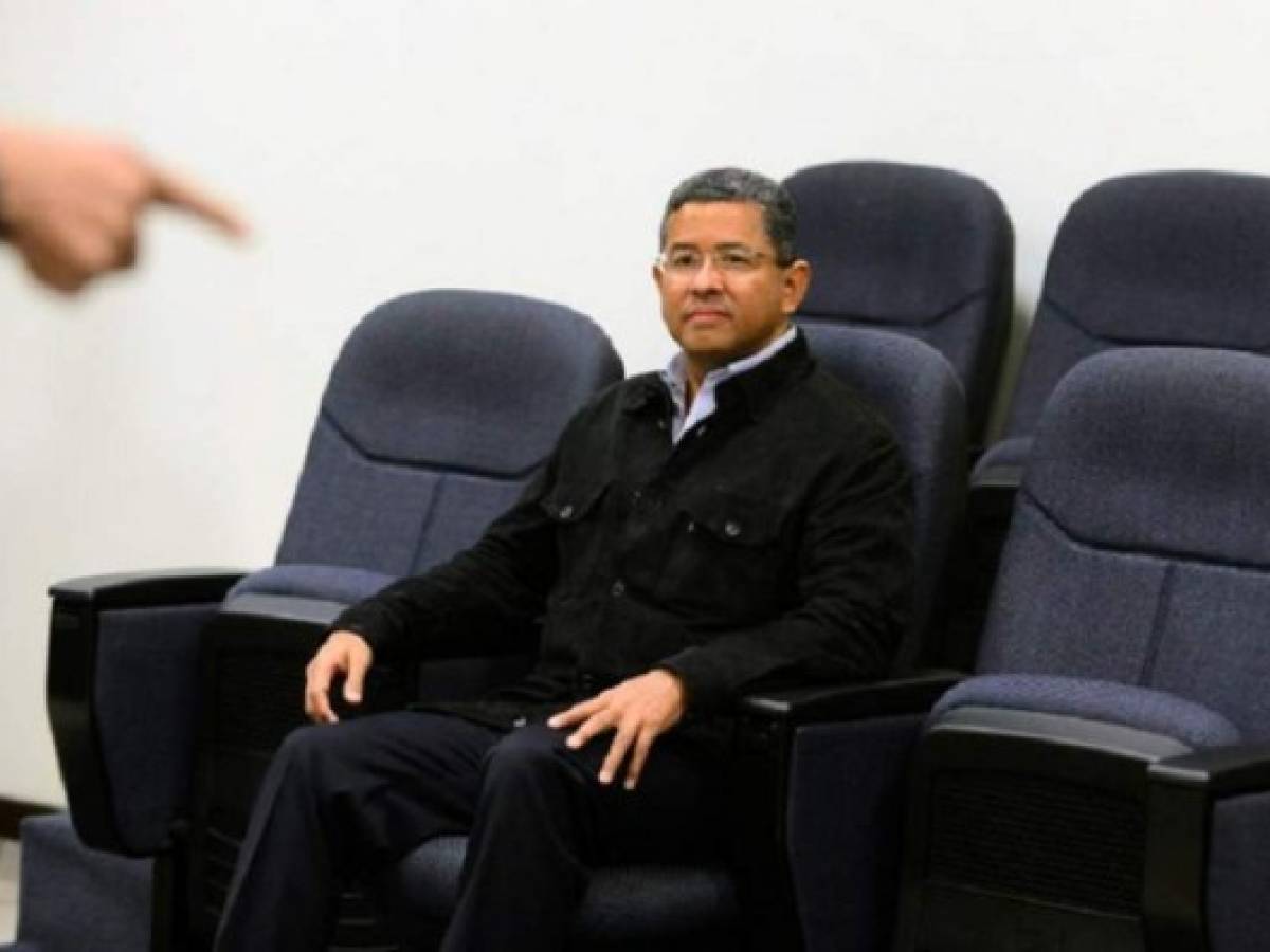 El Salvador: Tribunal analiza condena al expresidente Flores