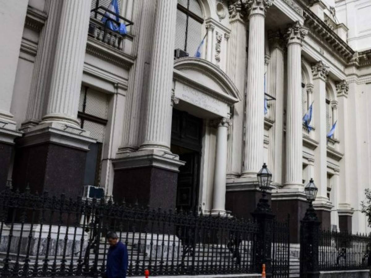 SyP Global degradó a 'impago selectivo' el rating de Argentina