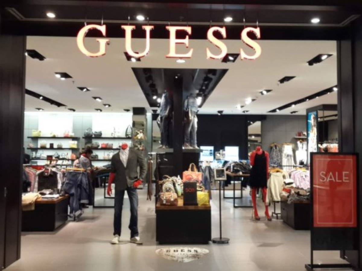 Cofundador de Guess se aparta de la empresa tras denuncias sexuales