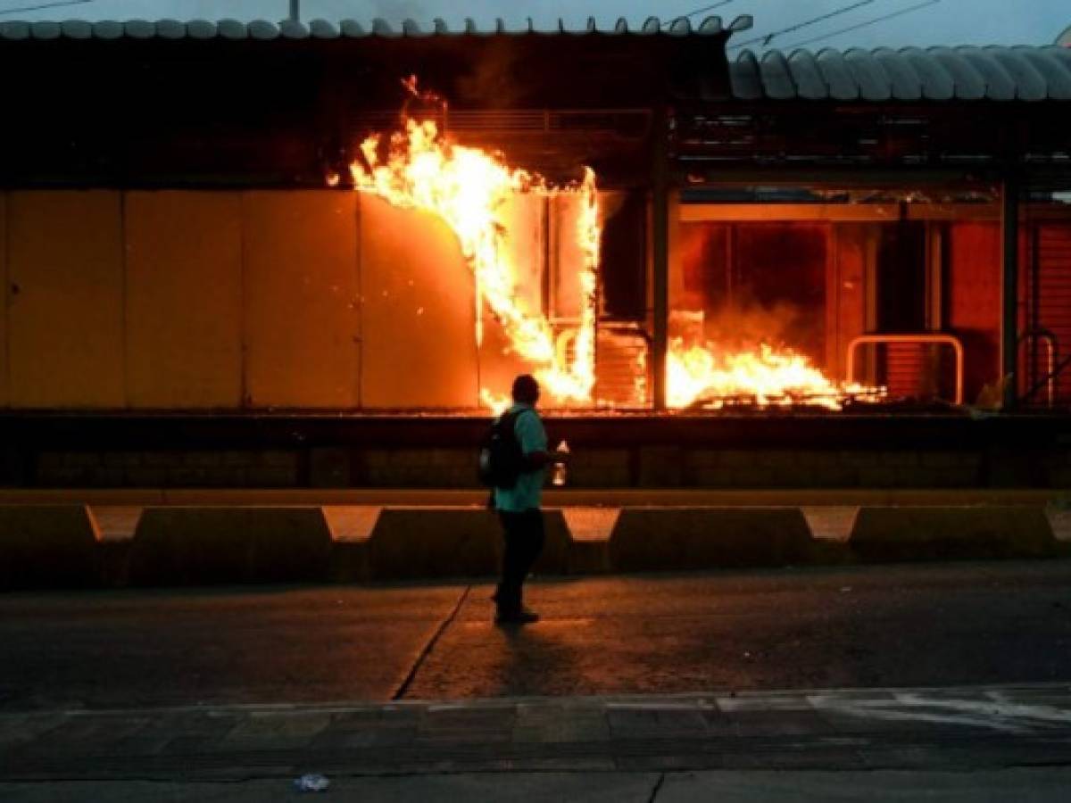 Protestas y vandalismo paralizan a Honduras