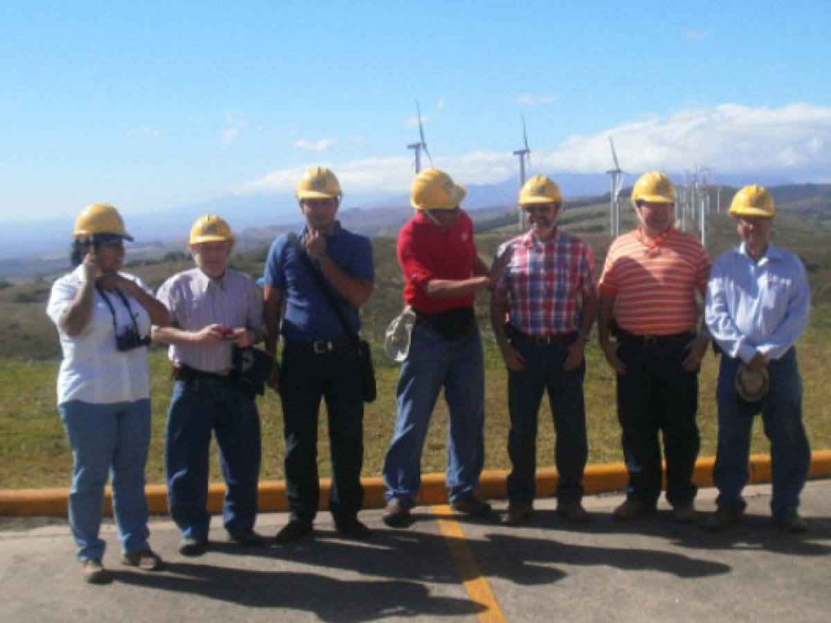 El Salvador toma experiencia de Costa Rica en parques eólicos