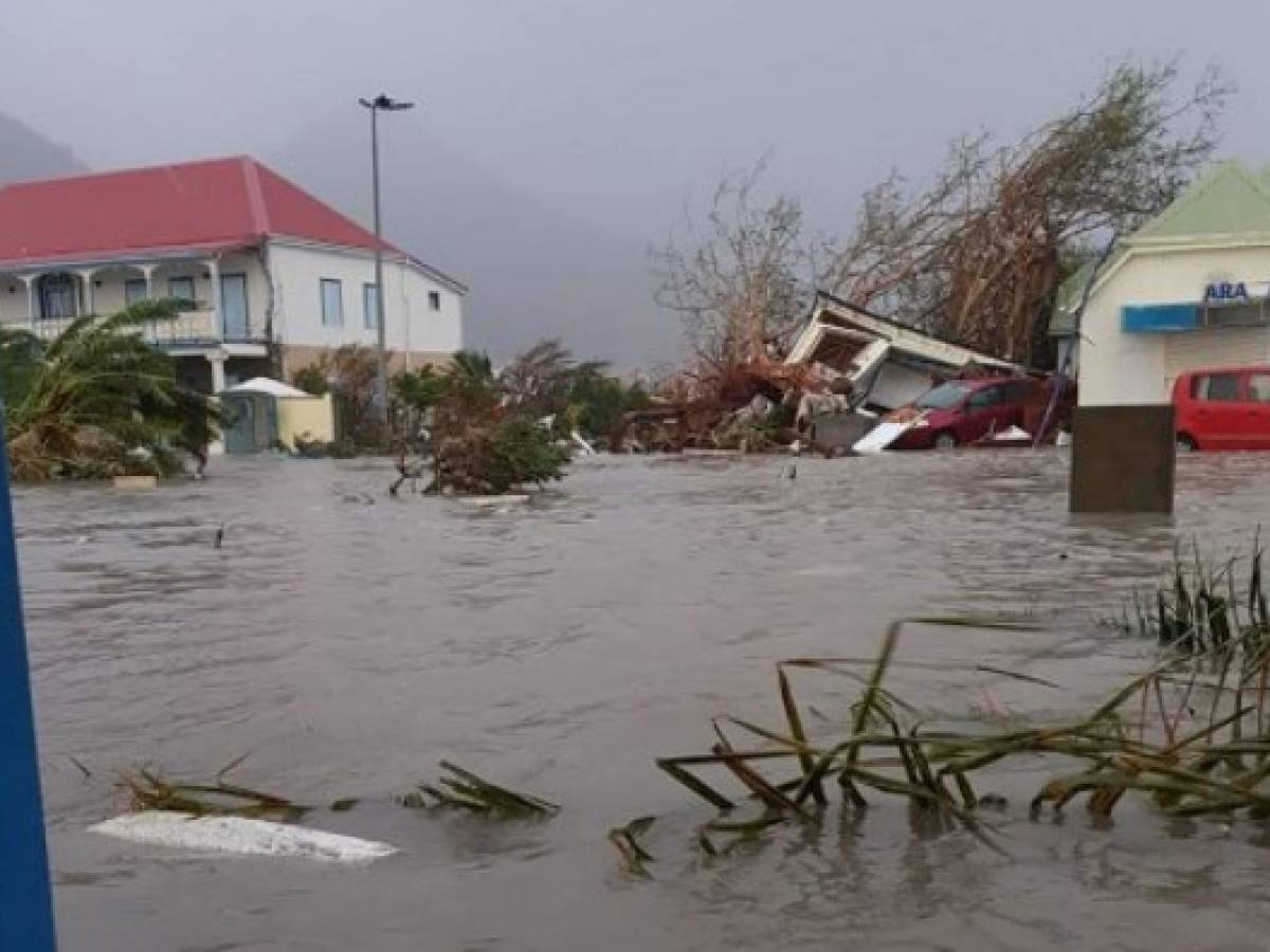 El huracán Irma lleva muerte y destrucción al Caribe, en trayectoria a la Florida