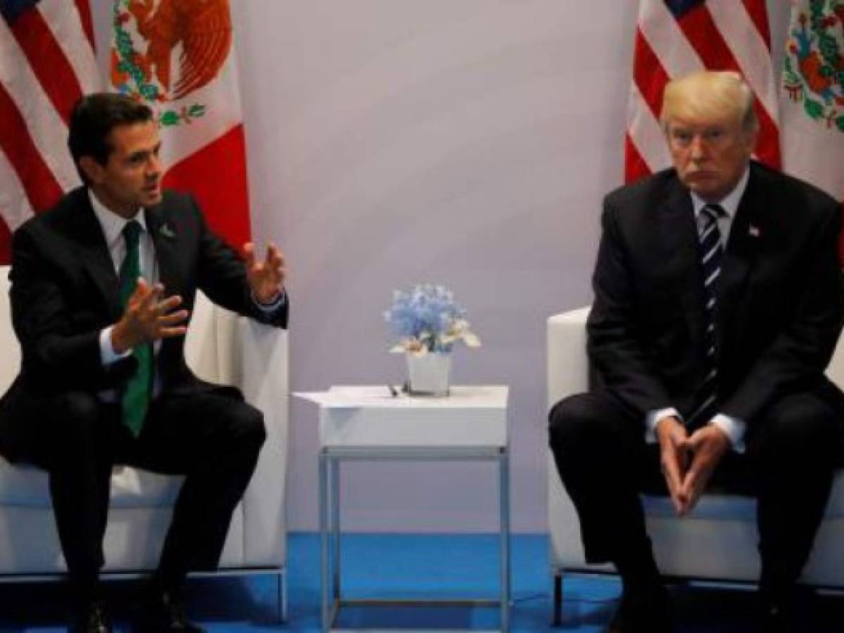 Trump llama 'amigo' a Peña, pero reitera que México pagará muro