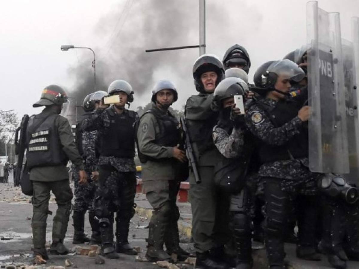 Militares que desertaron a Colombia suben a 270 en tres días