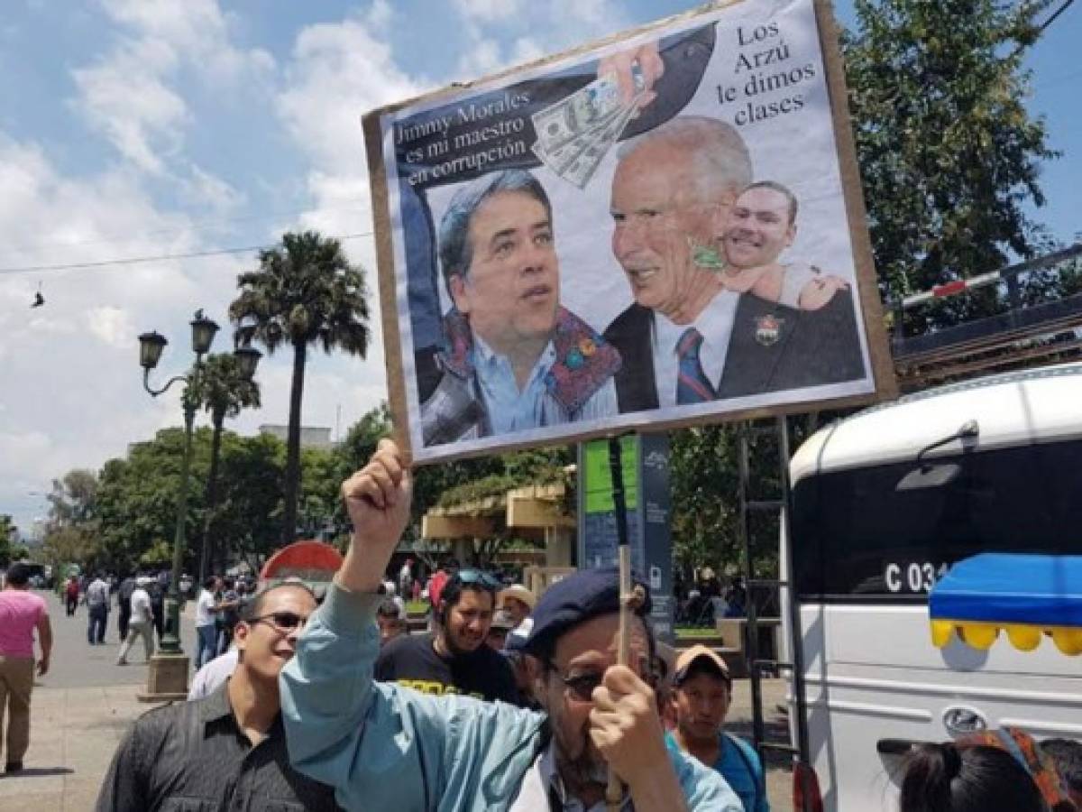 Guatemala: Los indignados copan calles y plazas en protesta anticorrupción