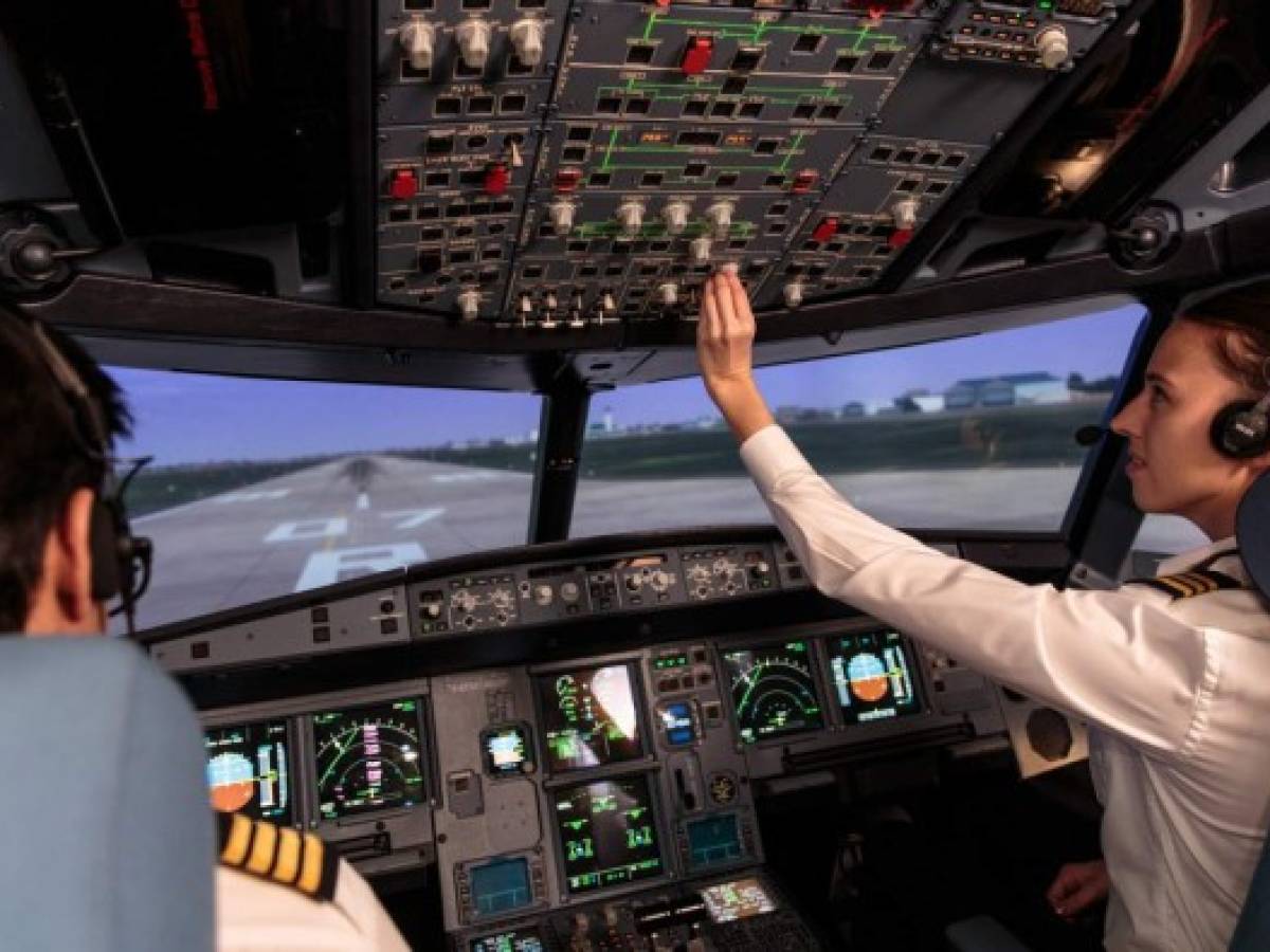 Avianca y Canadian Aviation Electronic abrirán centro de entrenamiento para pilotos