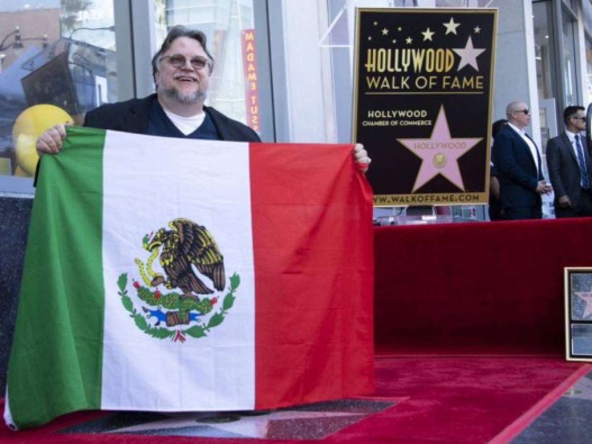 Guillermo del Toro devela estrella en Hollywood con mensaje a migrantes