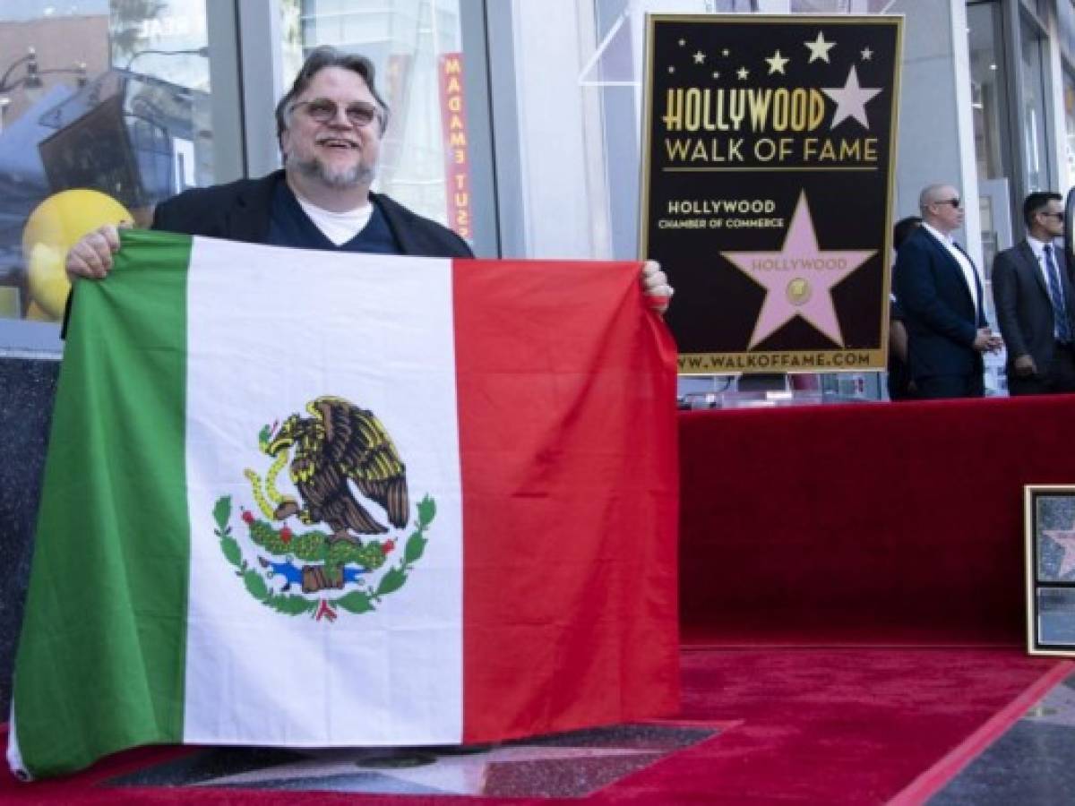 Guillermo del Toro devela estrella en Hollywood con mensaje a migrantes