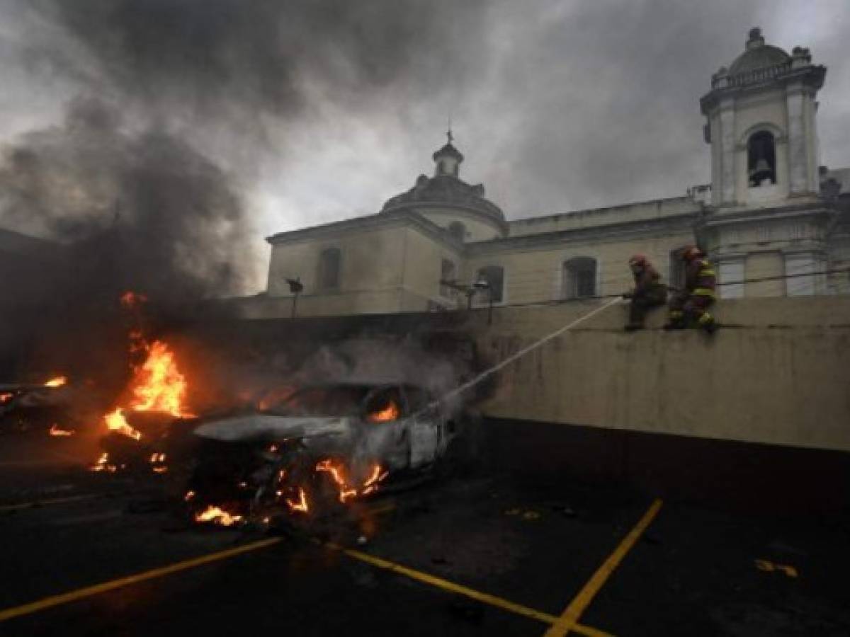 Guatemala: Veteranos militares provocan disturbios e ingresan a la fuerza en el Congreso