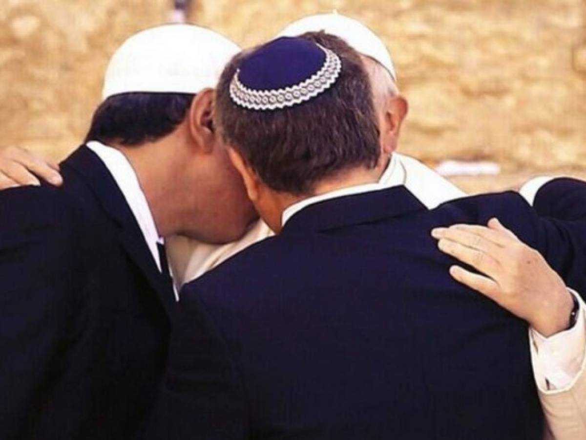 Francisco y el abrazo de las tres religiones