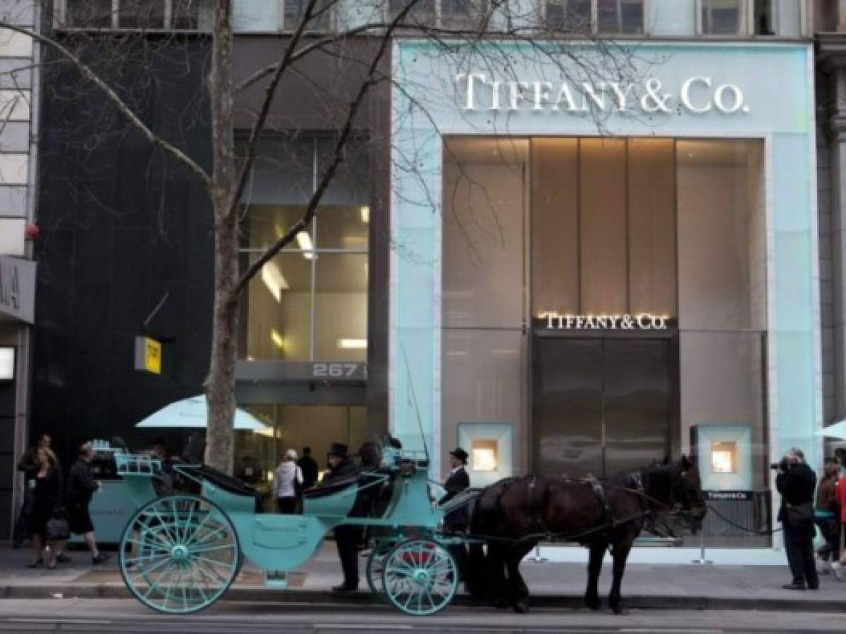 El gigante de lujo LVMH busca adquirir la emblemática joyería Tiffany