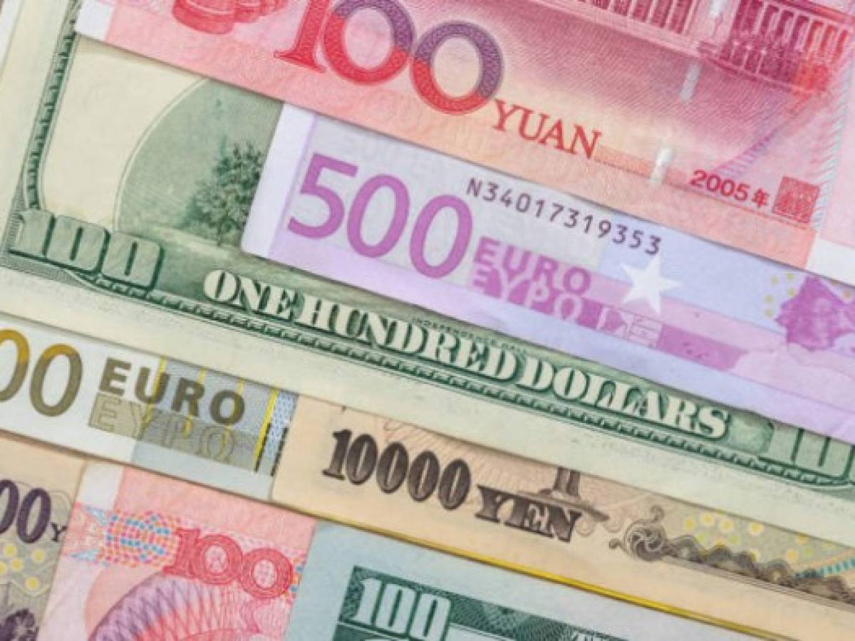 Dólar retrocede después de tregua entre China y EEUU