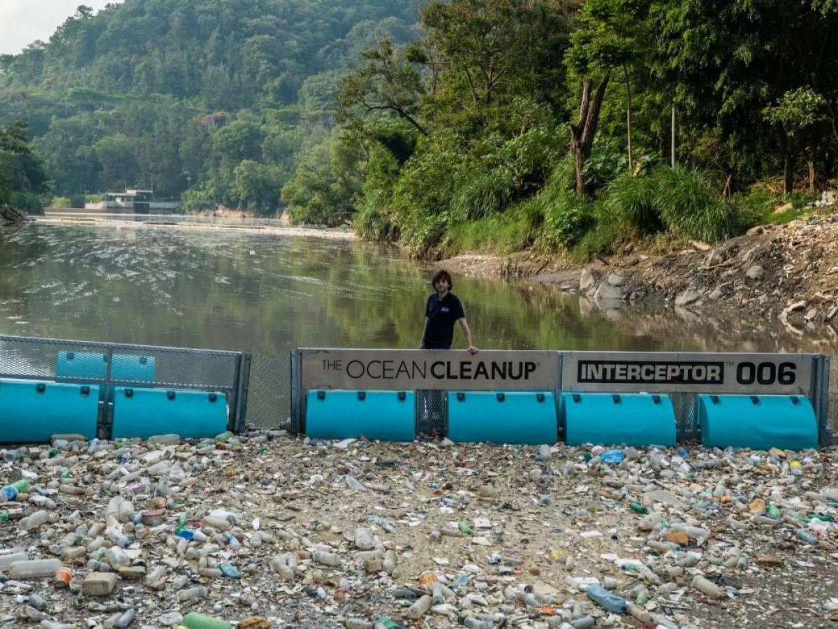 Así es la labor de The Ocean Cleanup en Río Las Vacas, en Guatemala