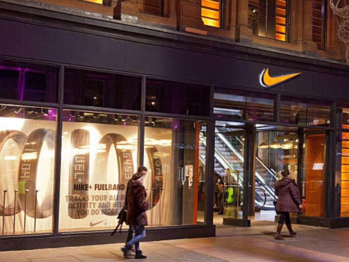Nike no planea reabrir sus tiendas en Rusia