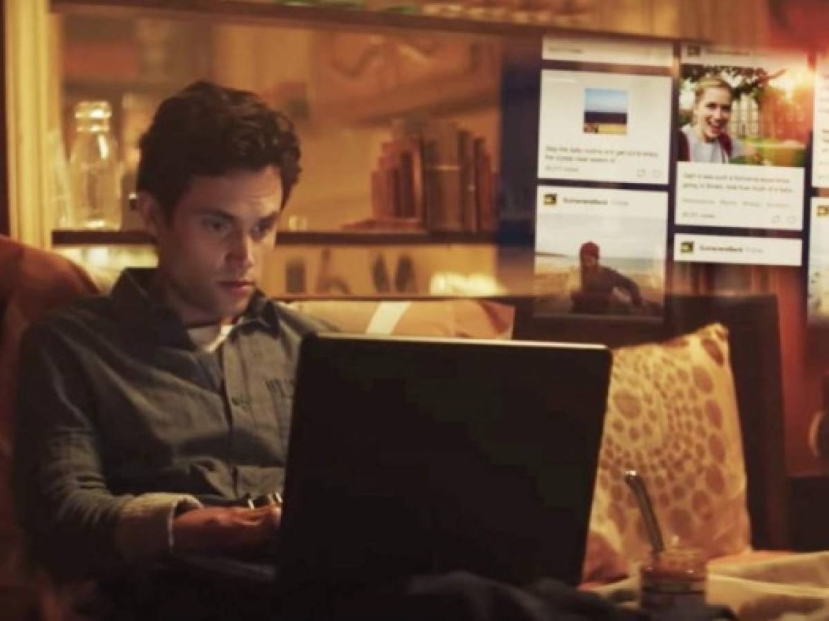 'You': 5 cosas que deberías borrar de tus redes sociales (y que puso en evidencia la serie de Netflix)