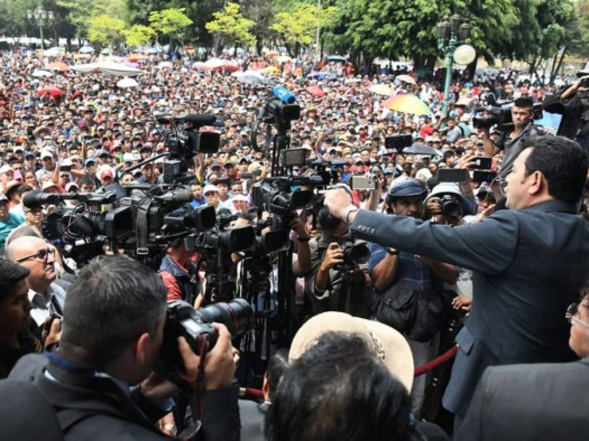 Guatemala: Jimmy Morales arremete contra MP y PDH