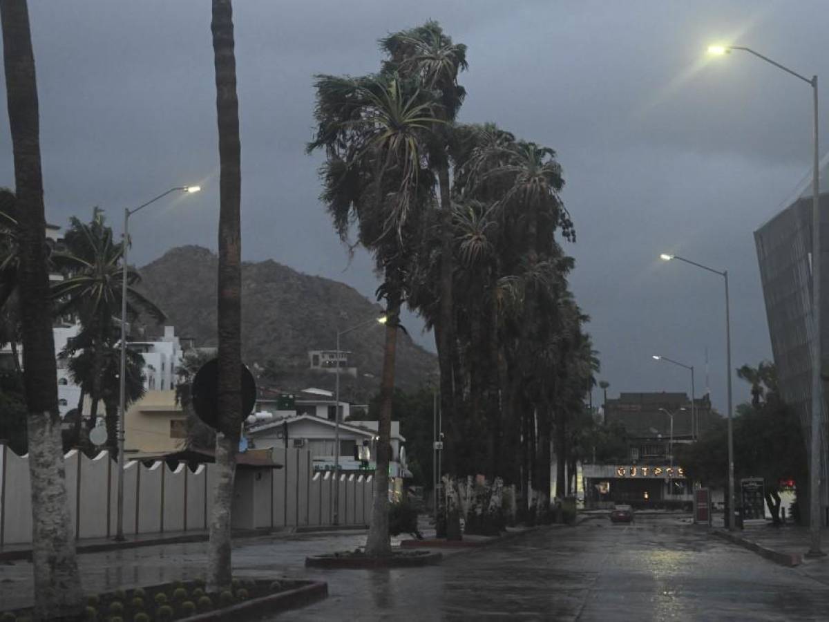 Huracán Hilary amenaza al noroeste de México y al sur de California