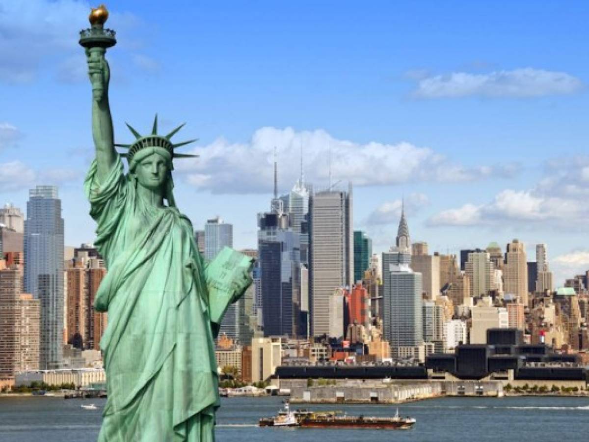 Nueva York anuncia plan de ayuda legal para inmigrantes