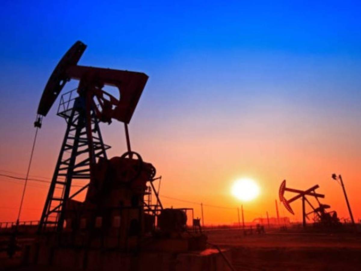 El petróleo se mantiene en sus valores más altos en tres años