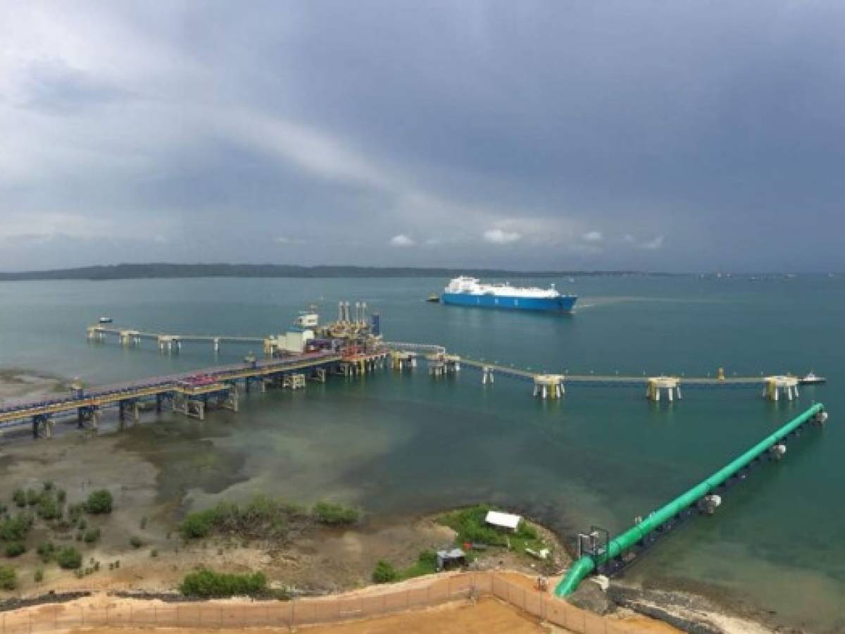 Panamá: Llega primer embarque de gas para planta de AES en Colón
