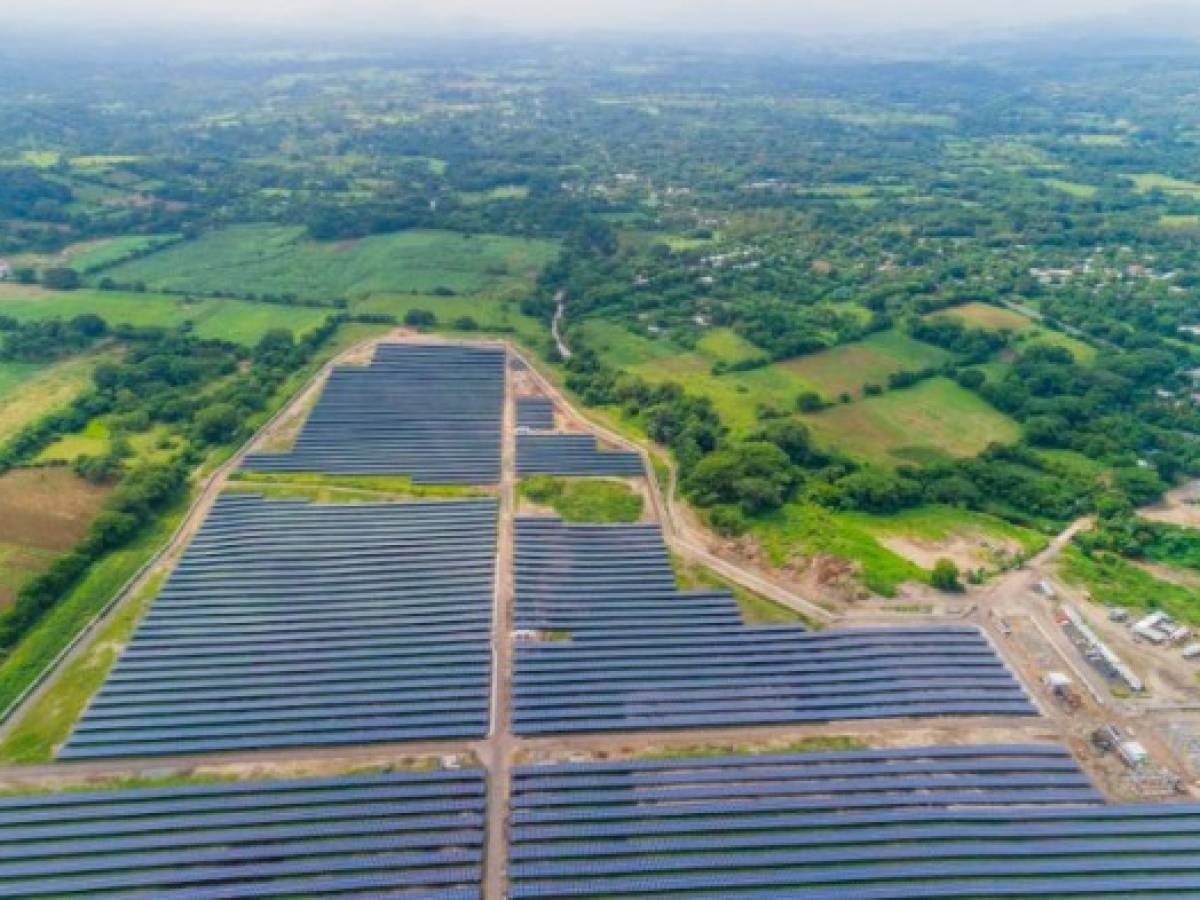 El Salvador gana 100 megavatios de energía solar con el proyecto Bósforo