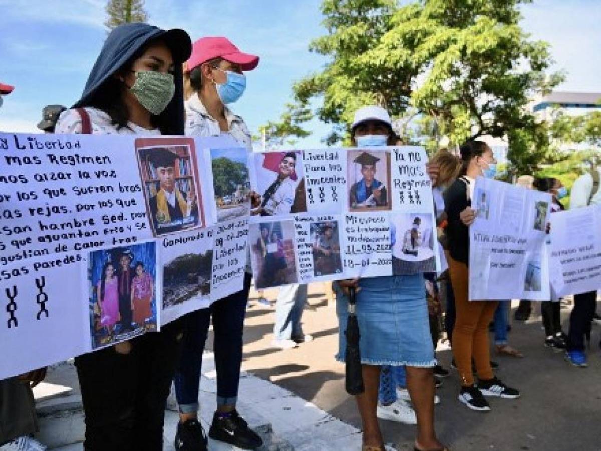 El Salvador: Familiares de detenidos en estado de excepción piden su liberación