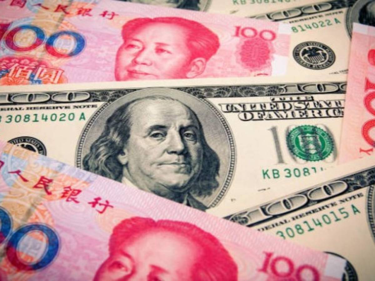 China analiza devaluar el yuan en la disputa comercial con EEUU
