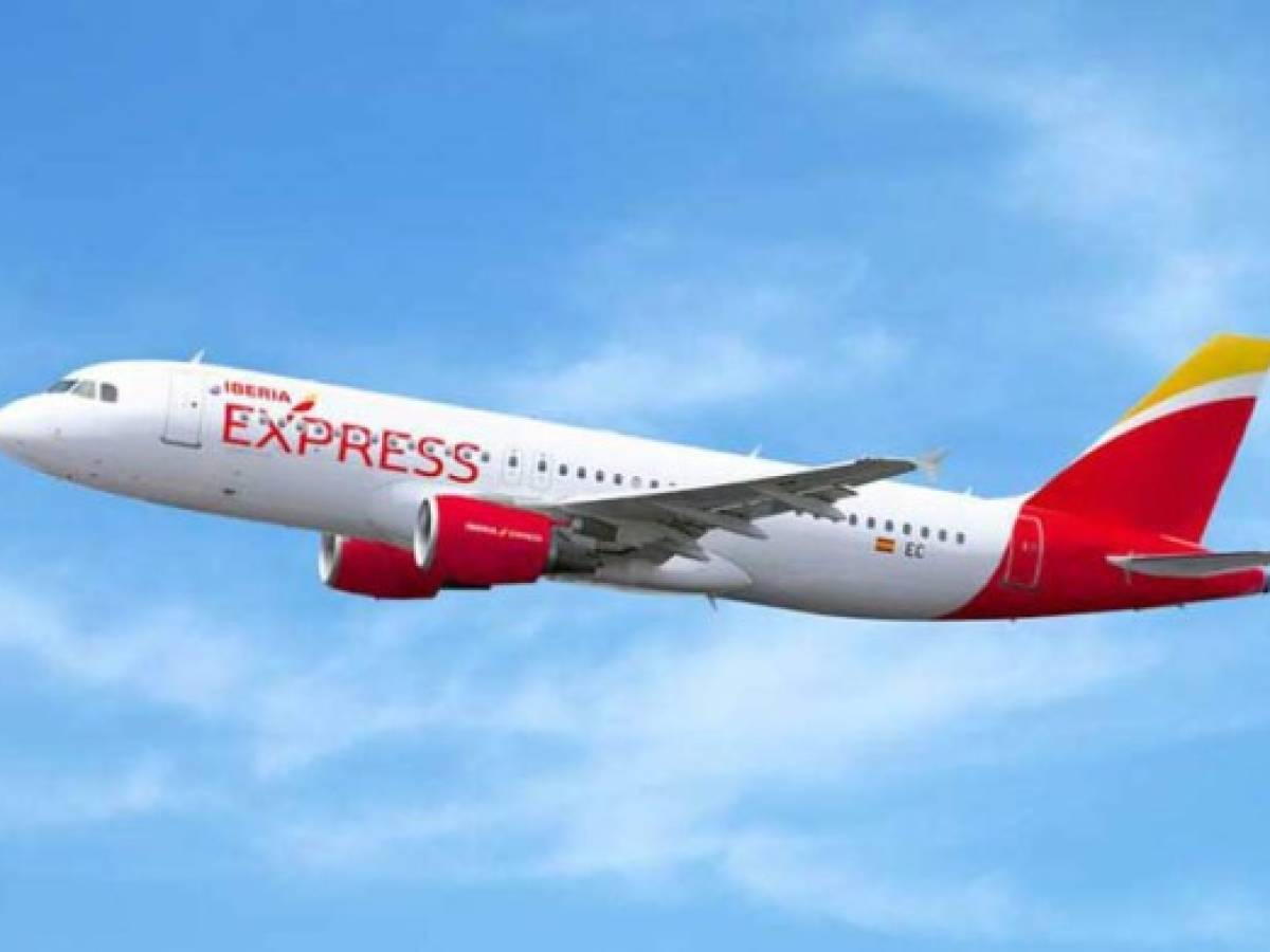 Iberia Express, la low cost de Iberia, la más puntual del mundo por quinto año consecutivo